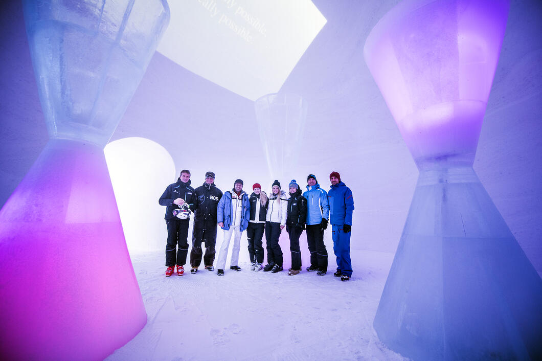 Eröffnung des ICE CAMP presented by Audi 2019 (von links):  Günther Brennsteiner (Prokurist Gletscherbahnen Kaprun AG), Andreas Tremschnig (X-over), Max Seibald (Künstlerischer Leiter), Katharina Nowak und Johanna Trampitsch (beide Audi/Porsche Austria AG) Maria Hofer (Marketingleitung Gletscherbahnen Kaprun AG)  Norbert Karlsböck (Vorstand Gletscherbahnen Kaprun AG) und Chris Geissler (X-Over) | © Kitzsteinhorn / Alex Papis