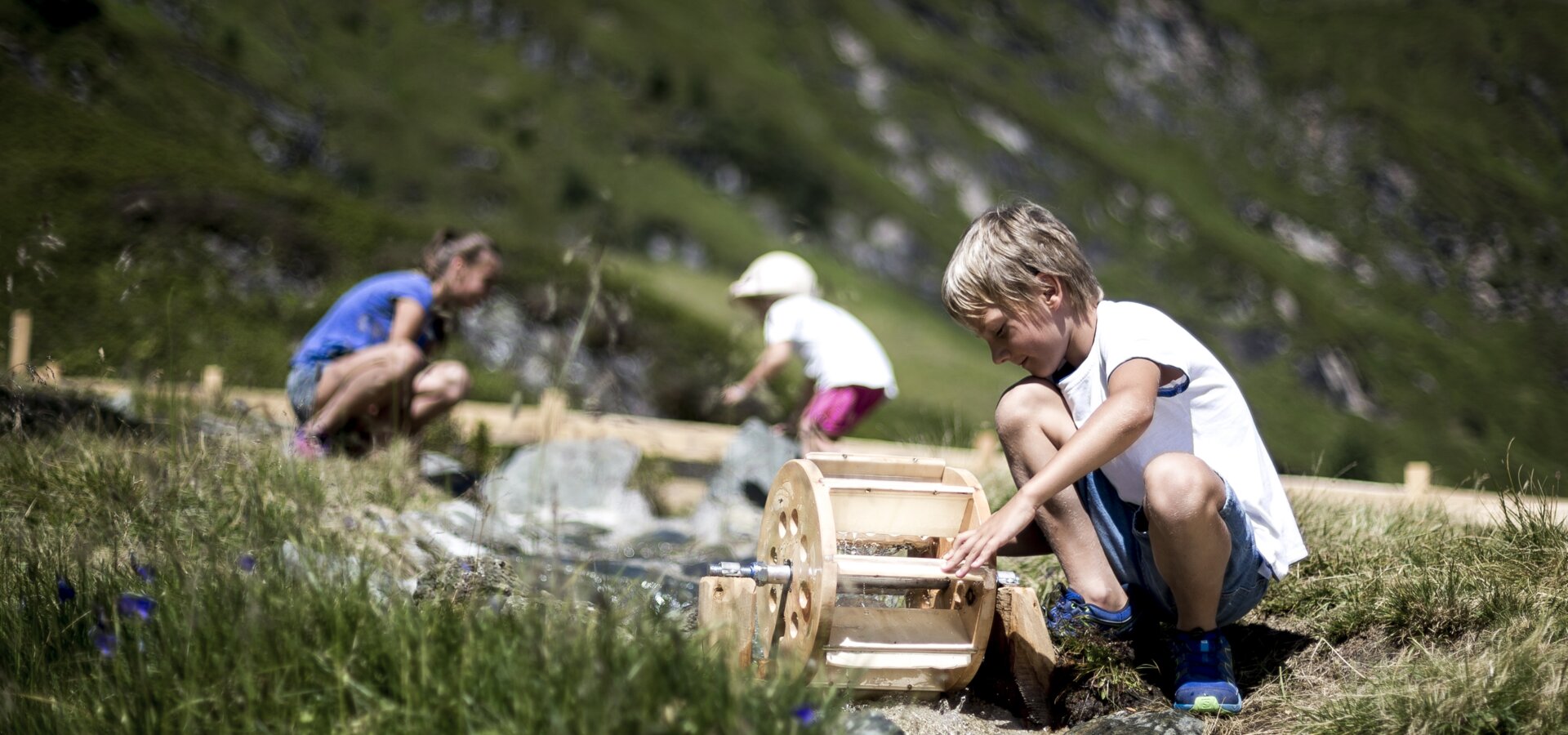 Wasserspielgeräte aus Holz und reines Bergwasser | © Kitzsteinhorn