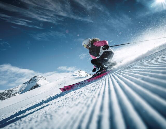 Skiing at the Kitzsteinhorn (c) Kitzsteinhorn 