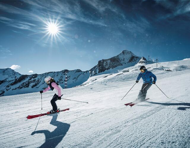 Skiing at the Kitzsteinhorn (c) Kitzsteinhorn 